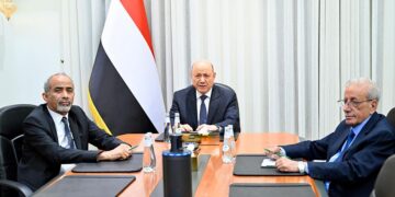 مجلس القيادة يؤكد اتخاذ جميع الإجراءات لمنع انتهاك السيادة اليمنية