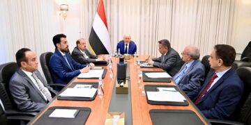 العليمي : الدولة ماضية في برنامج الإصلاحات والردع الحازم للتصعيد الحوثي