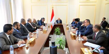 العليمي يدعو الأحزاب والمكونات السياسية إلى قيادة الوعي الوطني وتعزيز الجبهة الداخلية