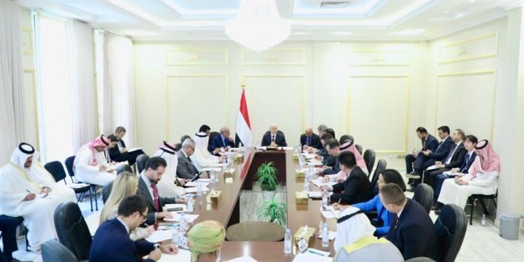 العليمي: رحلة طائرة الحرس الثوري الى صنعاء خرقا سافرا للسيادة اليمنية