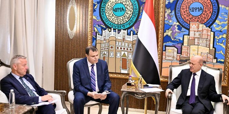 العليمي: الدولة فرضت معادلة حازمة للردع دون اغلاق أبواب السلام العادل