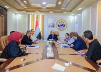 وزير النقل يناقش استكمال الاجراءات الرسمية لاعتماد مشروع ميناء قنا بشبوة