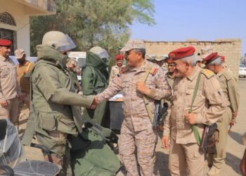 خالد الأشول يدشن العام التدريبي في وحدة التحصينات ودائرتي الهندسة والاتصالات العسكرية