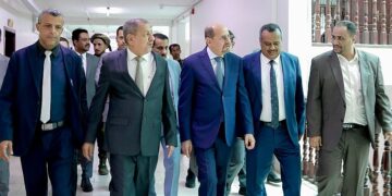 رئيس الوزراء يتفقد المجمع القضائي في عدن