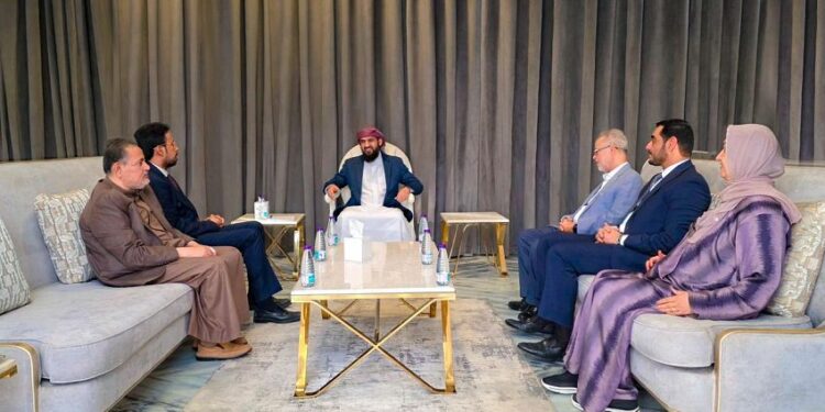 المحرّمي يناقش مع قيادة هيئة التشاور   تداعيات التصعيد الحوثي والإجراءات الحكومية