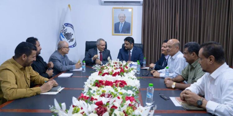 المهري واليافعي يناقشا مواءمة برامج التدريب مع احتياجات سوق العمل