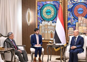 العليمي: أمن البحر الأحمر مسؤولية يمنية ودولية مشتركة