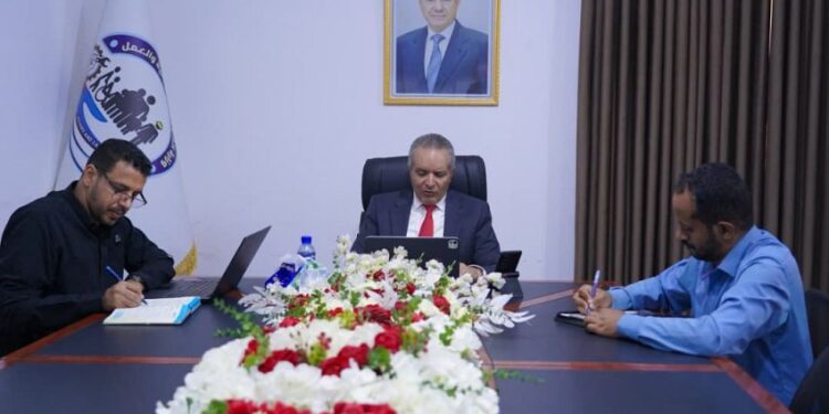 اليافعي يبحث مع السفير الإيطالي تعزيز التعاون في الحماية الاجتماعية وسوق العمل