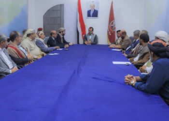 وزير الدفاع يجتمع برؤساء اللجان الأمنية في المحافظات غير المحررة