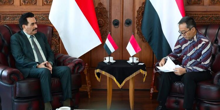 سفير اليمن يبحث مع وزير التعليم العالي الإندونيسي تعزيز التعاون المشترك