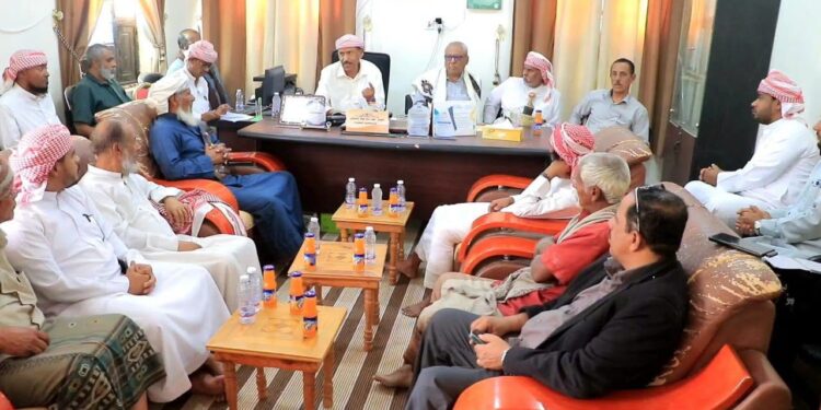 وكيل حضرموت  يفتتح مشروع مياه في رماه ويبحث احتياجات المديرية من المشاريع والخدمات الأساسية