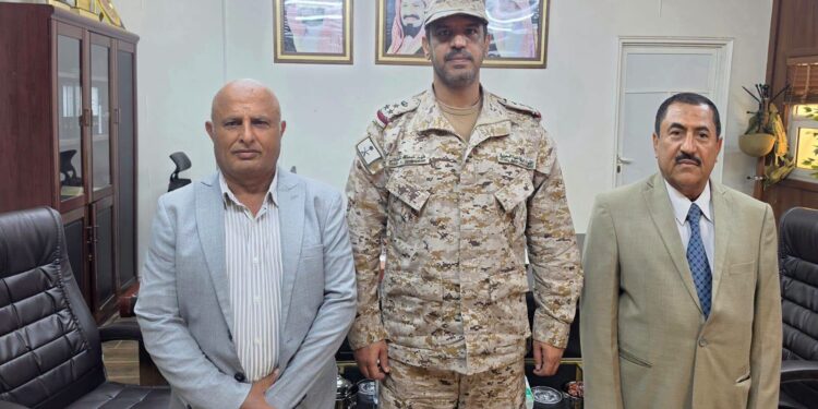 محافظ حجة يبحث مع قائد قوة 800 بالقوات المشتركة الجهود الإنسانية وسبل تعزيزها