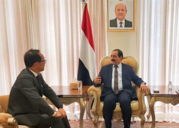 وزير الداخلية يبحث مع السفير الياباني ونائبه السفير الانجليزي تعزيز التعاون الأمني