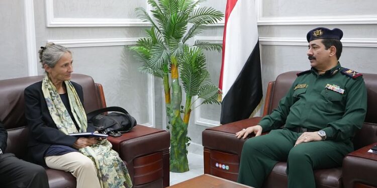 وزير الداخلية يبحث مع السفيرة الهولنديه تعزيز التعاون الأمني