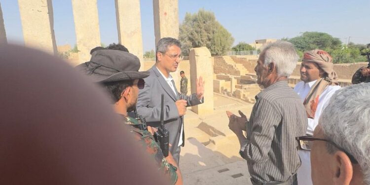 وزير الثقافة  يوجّه بحماية معبدي برّان وأوام ويطلع على سير العمل بمكتب السياحة في مأرب