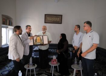 دماج يزور ويكرّم عدداً من رواد الأدب والفن والثقافة في المكلا