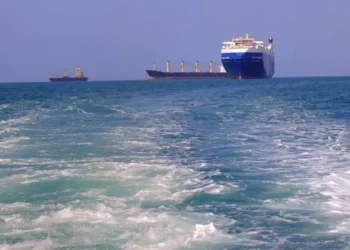مسلحون يسيطرون على ناقلة مواد كيميائية شرق خليج عدن