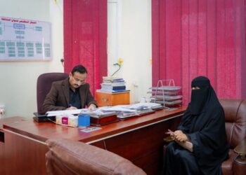 محافظ شبوة يؤكد الاهتمام بتعزيز دور المرأة ويطلع على الانشطة الشبابية والرياضة