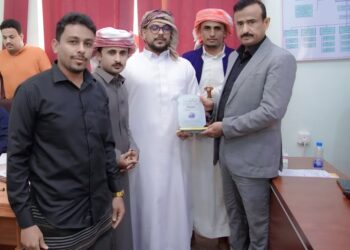 محافظ شبوه  يؤكد دعم الكفاءات الطبية الشابة ويوجه بتنفيذ مشاريع القطاع التربوي