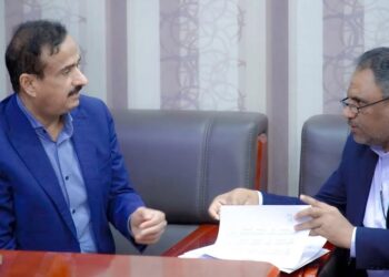 محافظ شبوةيشهد توقيع عقد مشروع توسعة شارع الأربعين ويناقش تعزيز كفاءة الإيرادات
