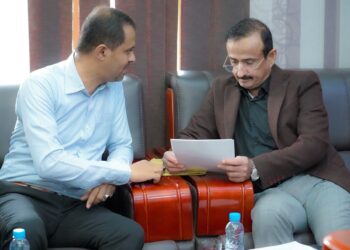 محافظ شبوه يناقش مستوى التغطية التأمينية يوجه بدراسة إنشاء مركز للعلاج الطبيعي