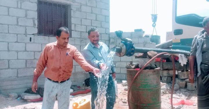 بدء الضخ التجريبي بالطاقة الشمسية لمشروع مياه وادي مذاب بالمصينعة شبوة