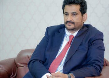 نائب وزير النقل يكشف زيف ادعاءات الحوثيين بشأن حصار ميناء الحديدة