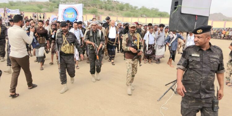 محافظ تعز يُشيد ببطولات أبناء الوازعية.. والحشد  القبلي لأبناء المديرية