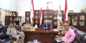 محافظ تعز يزور قيادة المحور ويطلع على مستجدات الأوضاع الميدانية والعسكرية