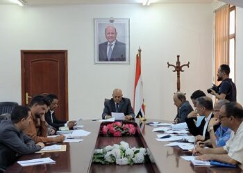 محافظ تعز يوجه بتطوير آليات عمل صندوق النظافة وفق رؤية فنية وتقنية متكاملة