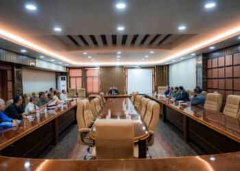 محافظ عدن يقف على الأوضاع الخدمية والتنموية والاستعدادات للمنخفض الجوي