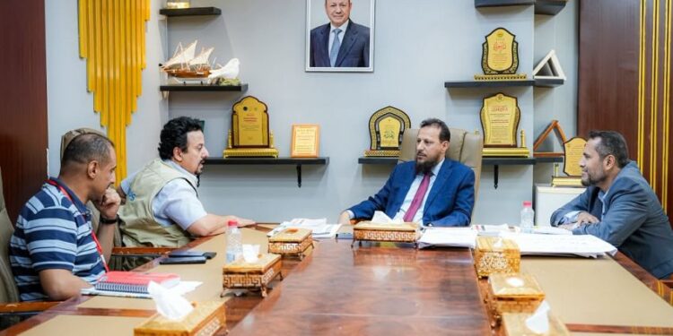 محالفظ عدن  يبحث مع الـ (UNOPS) الاحتياجات التنموية والخدمية