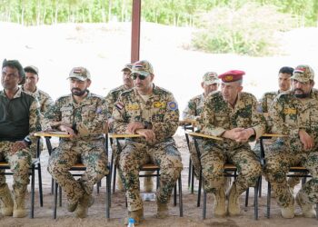 طارق صالح يشهد تمرين العمليات التعرضية في الفرقة الخامسة مشاة