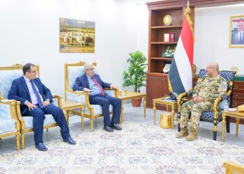 طارق صالح يبحث مع قيادة بنك الإنشاء والتعمير استئناف عمل البنك في المخا