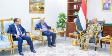 طارق صالح يبحث مع قيادة بنك الإنشاء والتعمير استئناف عمل البنك في المخا