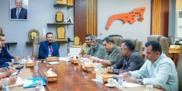 محافظ عدن يتابع  تداعيات التصعيد الحو ثي وخطط تعزيز الجاهزية