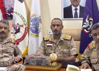 رئيس الأركان يوجه بمتابعة اجراءات ضبط المتورطين في الهجوم على أفراد درع الوطن بحضرموت