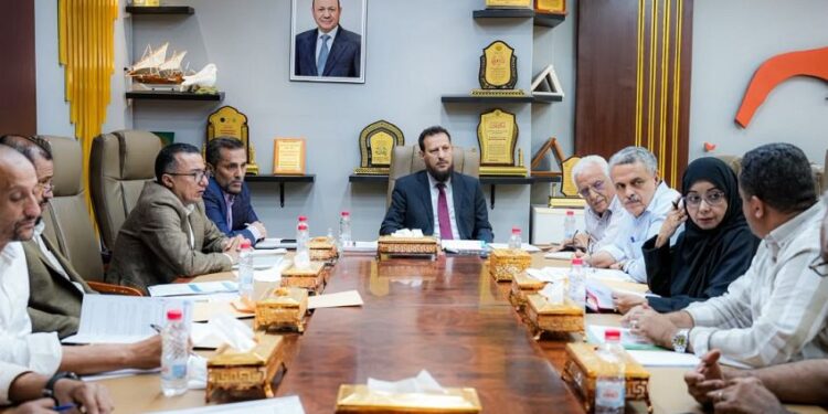 اجتماع في عدن يقًر حزمة من المشاريع الخدمية والتنموية