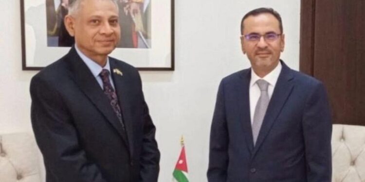 فقيره يبحث مع مسؤول أردني مستجدات الأوضاع والانتهاكات الإيرانية في اليمن