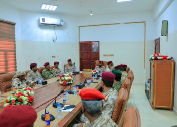 اللواء سالم كدة يوجّه برفع الجاهزية القتالية خلال اجتماع لقيادات محور الغيضة