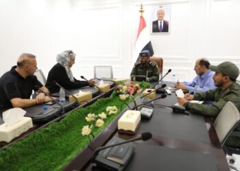 وكيل مأرب يبحث مع مستشارة المبعوث الأممي تسهيل وإنجاح عملية إطلاق سراح المحتجزين.