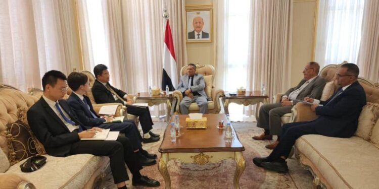 وزير التعليم العالي يبحث مع القائم بالأعمال  الصيني تعزيز التبادل الثقافي وتفعيل توأمة الجامعات