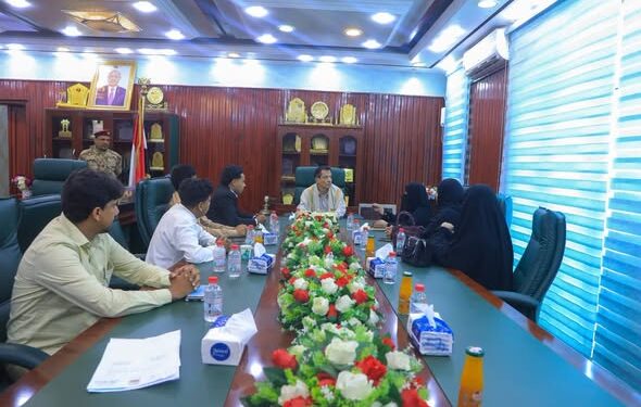 محافظ المهرة يطلع على مخرجات برنامج “ترابط شباب 3” ويؤكد دعم المبادرات الشبابية