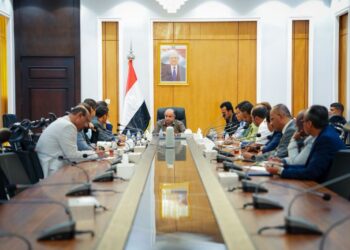 محافظ حضرموت  يناقش  مستجدات الأوضاع ورفع الجاهزية