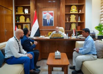 الخنبشي يطلع على نشاط منظمة “أكشن فور هيومانتي” ويناقش أوضاع المنافذ الجمركية