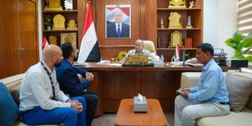 الخنبشي يطلع على نشاط منظمة “أكشن فور هيومانتي” ويناقش أوضاع المنافذ الجمركية