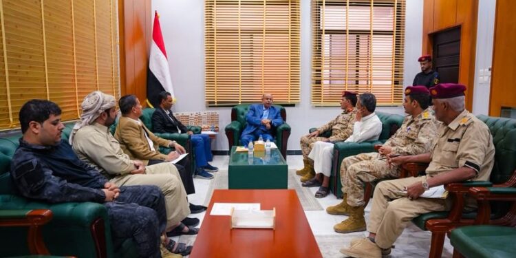 الخنبشي  يناقش تنظيم حركة مقطورات الغاز وضمان وصولها إلى المحافظات