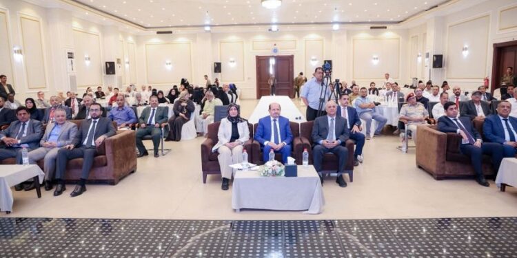 رئيس الوزراء يدشن  إعادة إصدار الجريدة الرسمية للجمهورية اليمنية