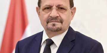 رئيس الوزراء يتابع تدشين العام الدراسي الجديد  في المحافظات المحرره