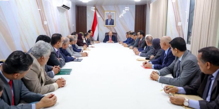 مجلس الوزراء  :سنتعامل مع التصعيد الحوثي بكل حزم وقوة
